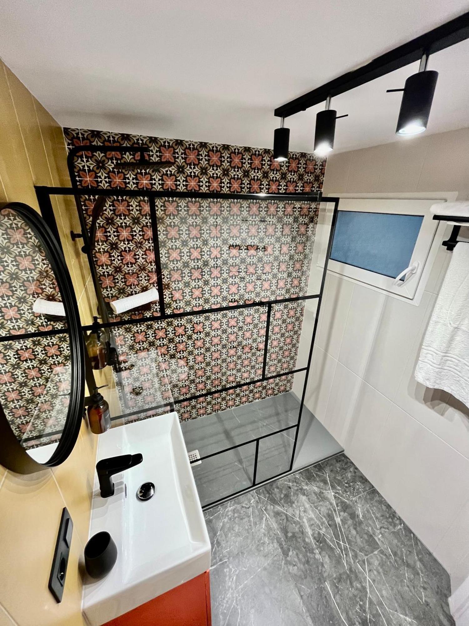 Elegante Apartamento Tres Colores อาลิกันเต ภายนอก รูปภาพ