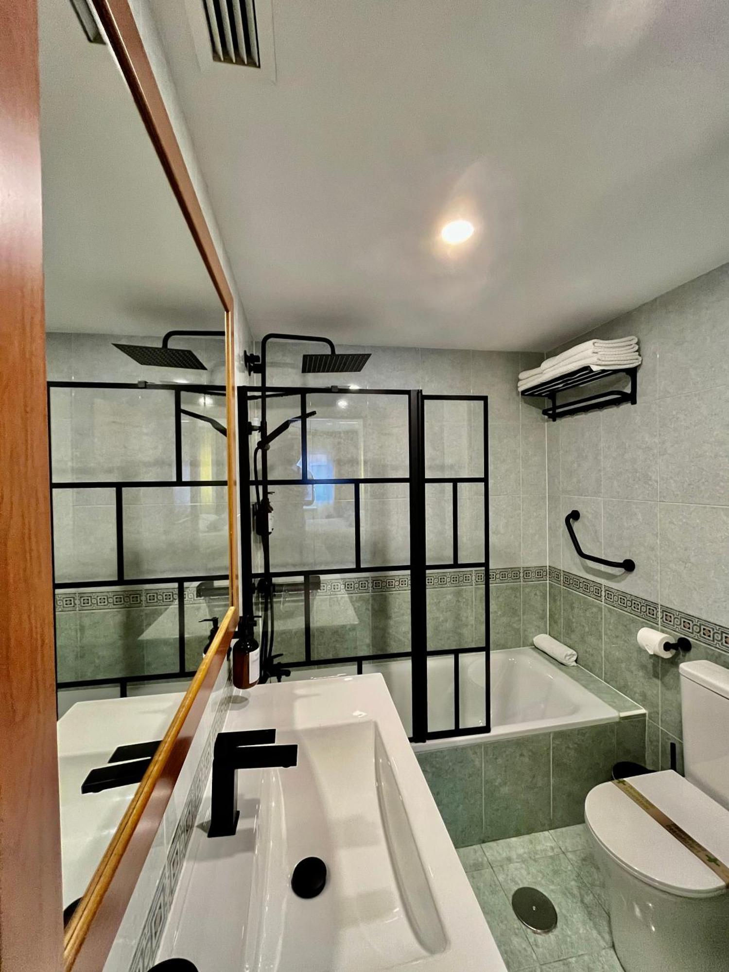 Elegante Apartamento Tres Colores อาลิกันเต ภายนอก รูปภาพ
