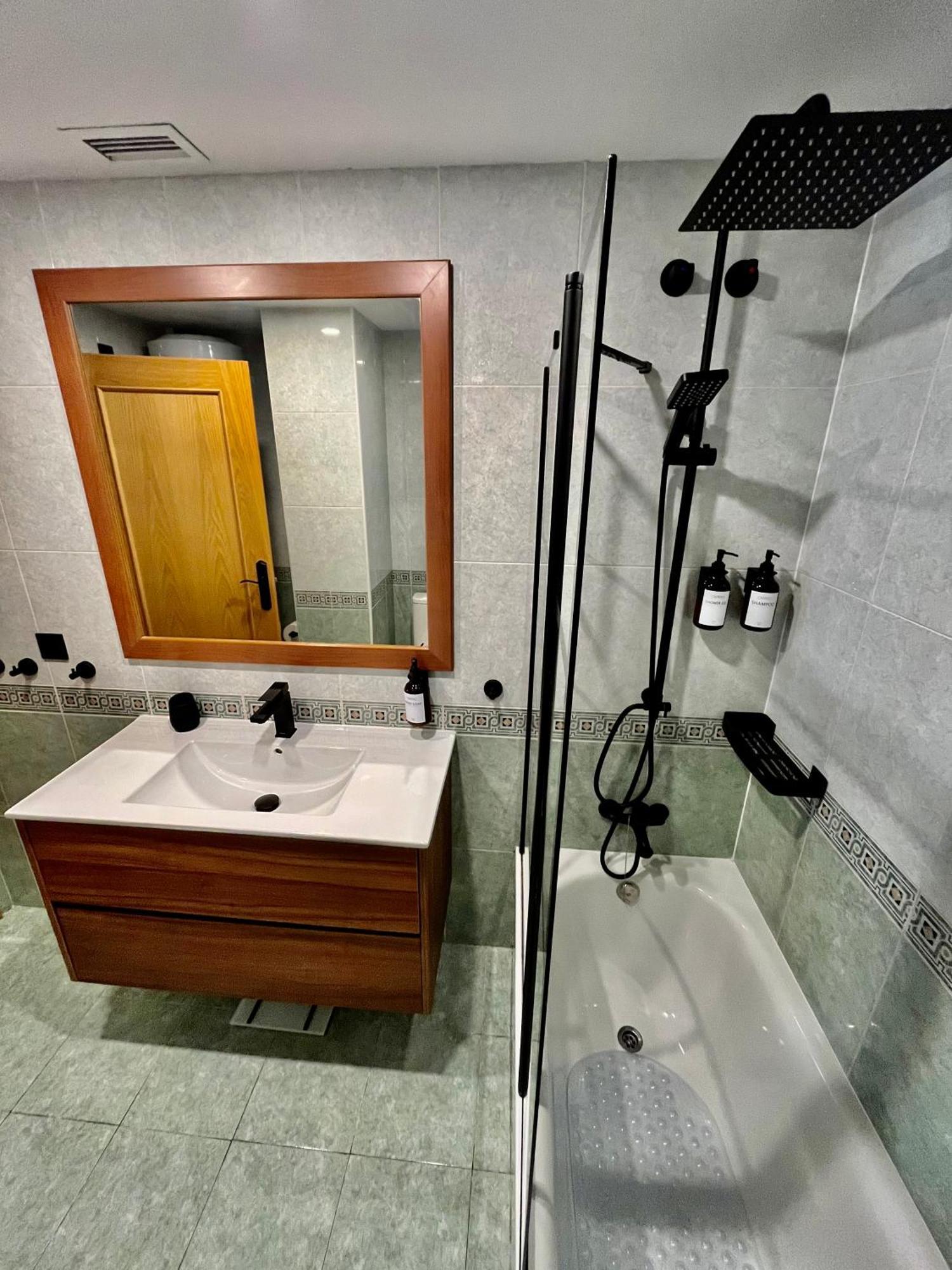 Elegante Apartamento Tres Colores อาลิกันเต ภายนอก รูปภาพ