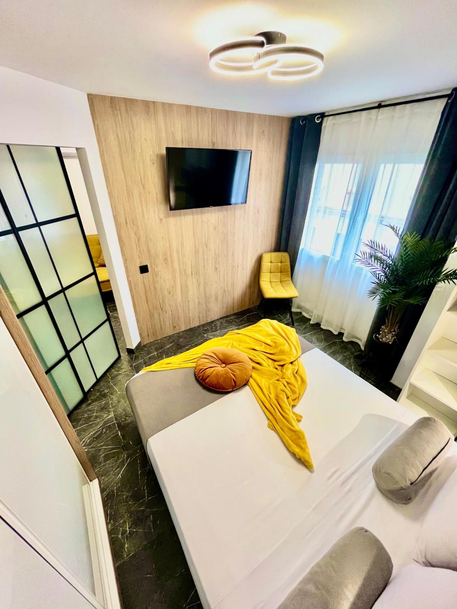 Elegante Apartamento Tres Colores อาลิกันเต ภายนอก รูปภาพ